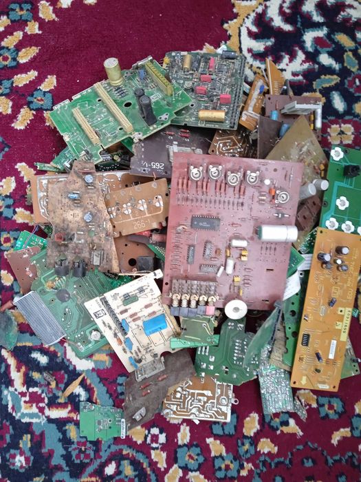 радио детали платы лотом