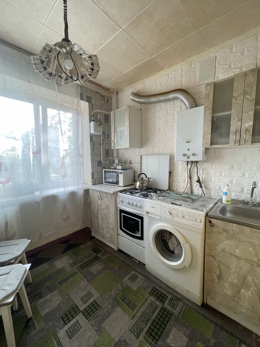 Погодинно та подобово біля автовокзалу та ринку «Колос» Будівельників