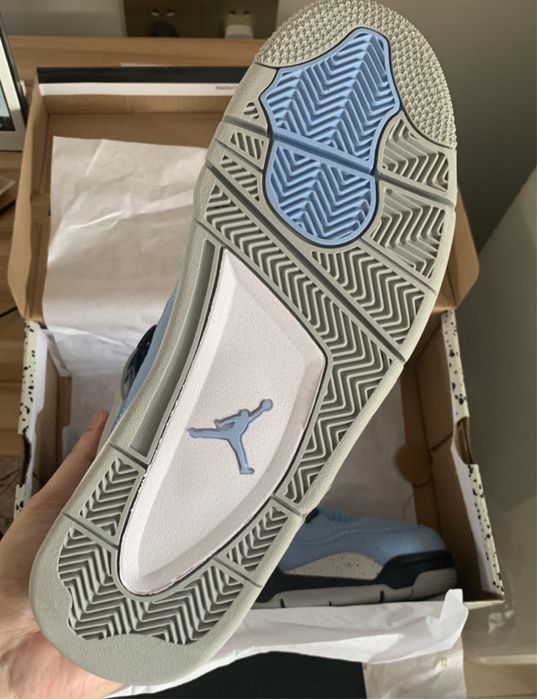 Jordan 4 - University Blue