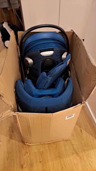 Zestaw dwóch fotelików Cybex + baza obrotowa