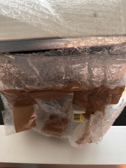 Caixa de correio nova em inox