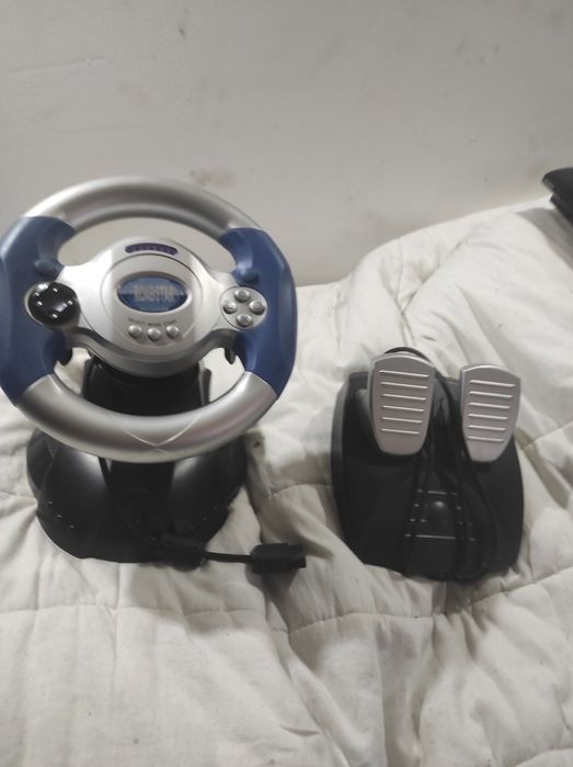 Volante e pedais PlayStation 2