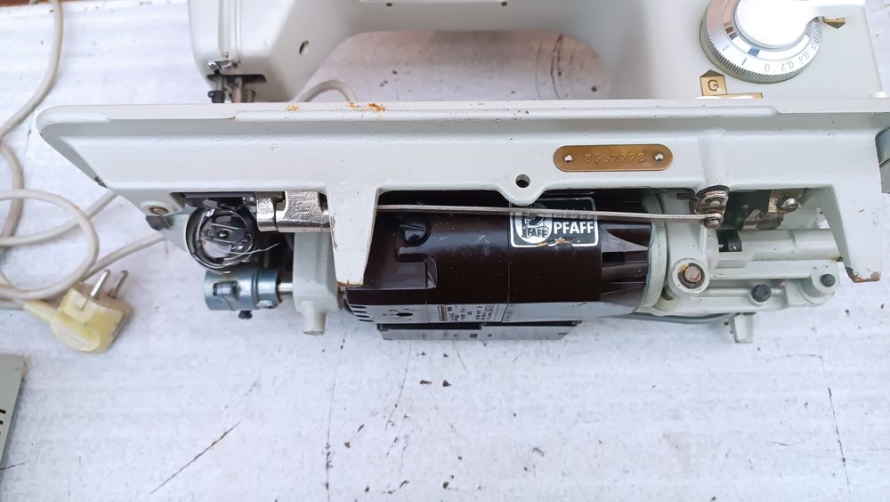 Швейна машина Pfaff  з Німеччини