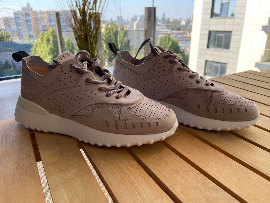 Снікерси Tod's, кольору тауп, 39 розміру