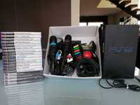 PlayStation2 com vários jogos e comandos
