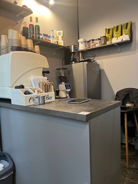 ТЕРМІНОВИЙ продаж кав’ярні (торг), фасад, прохідне місце