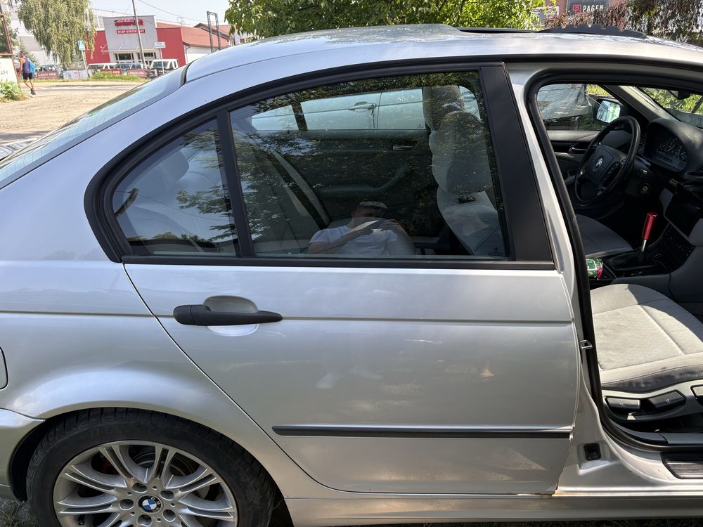 Drzwi BMW E46 1998 z glosniki. Stan DBD