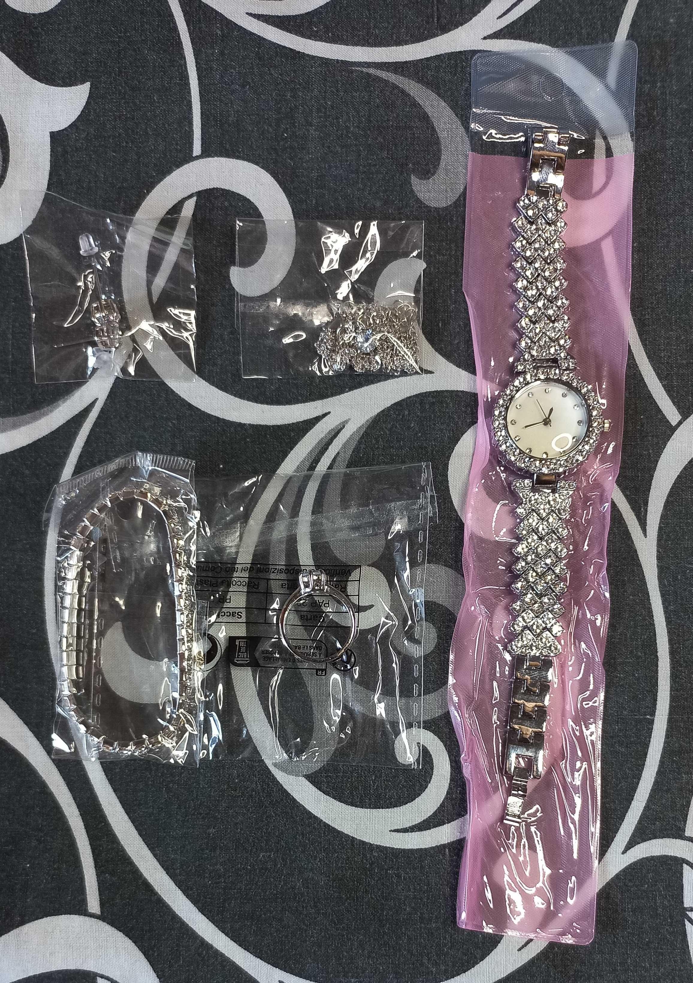 набор: женские часы, кольцо, ожерелье, серьги, браслет