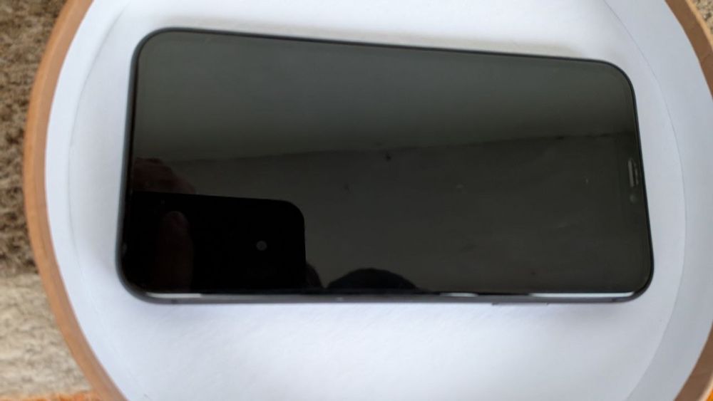 Продам Айфон 11 128гб  навушники AirPods