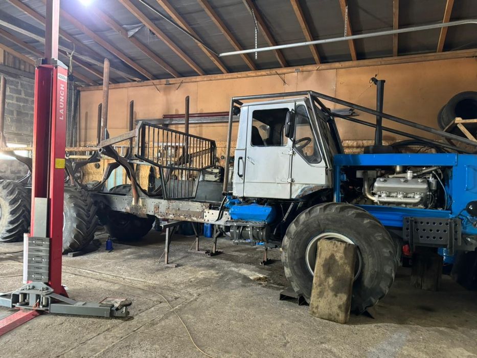 Продам спецтехніку,форвардер,на базі Т 150