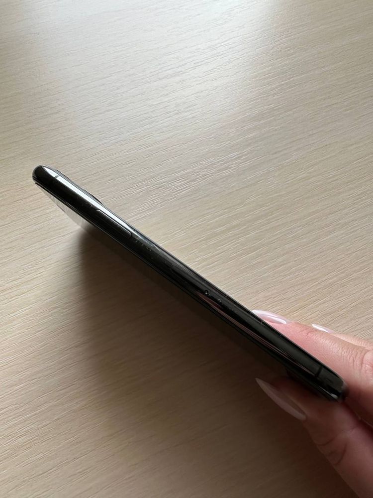 IPhone 11pro 64g на R-sim