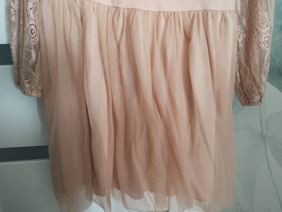 Sukienka koronkowa z tiulem