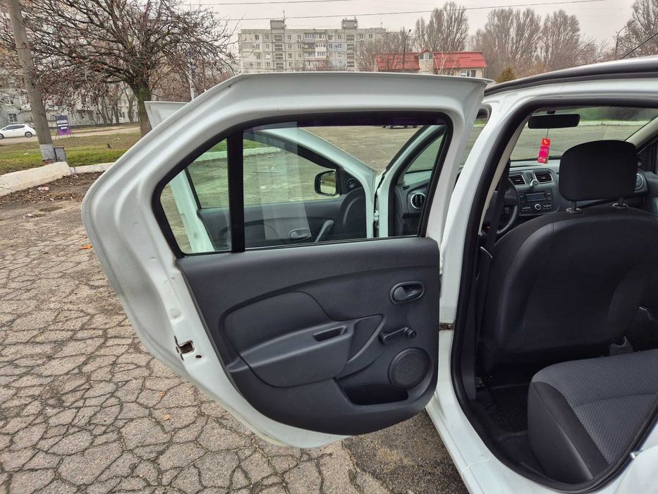 Renault Logan 2016г 1.2двигатель 114тыс км пробег