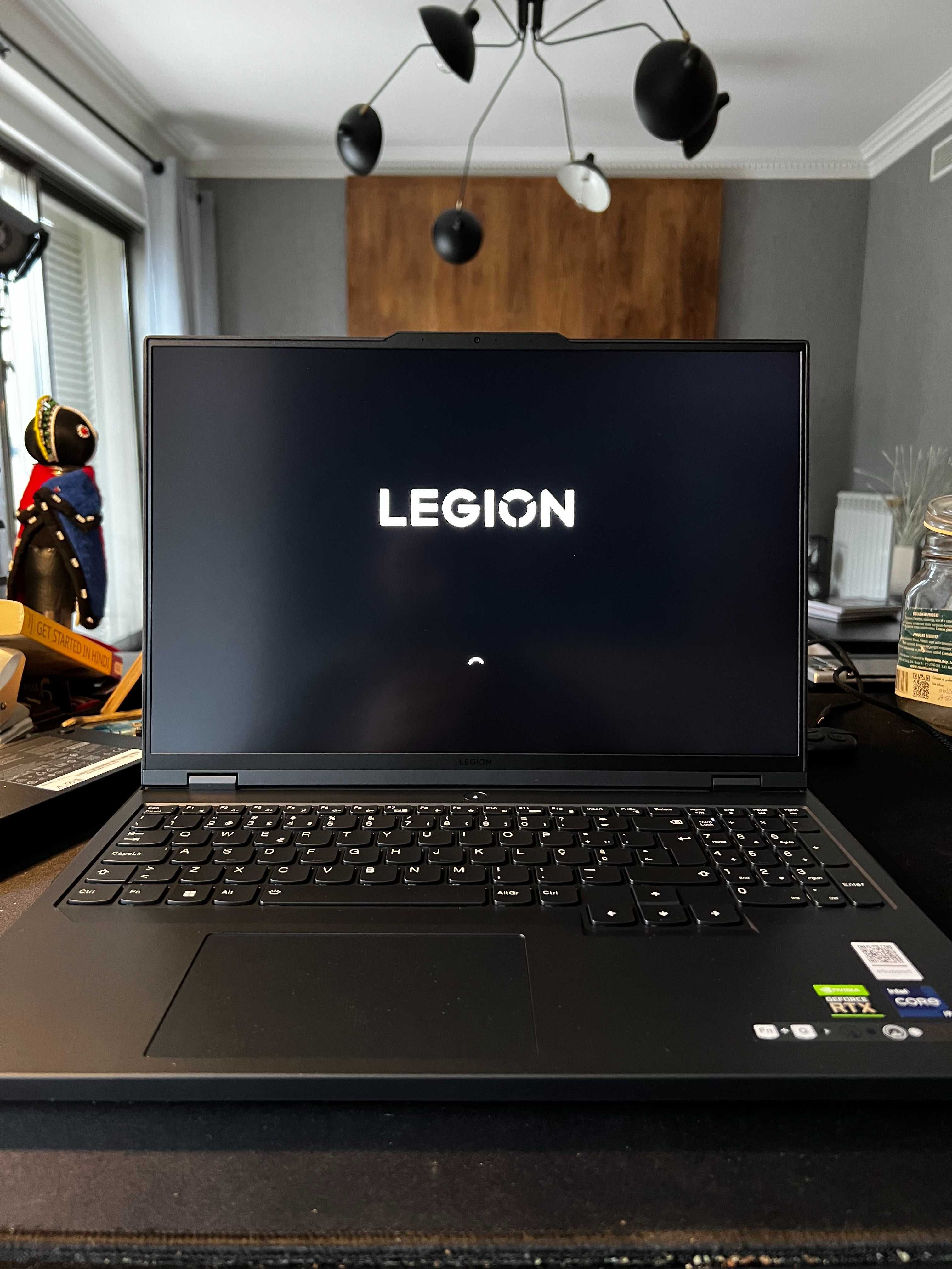 Portátil Lenovo Legion Pro 5i (8ª Geração 16IRX8 – Ainda com Garantia