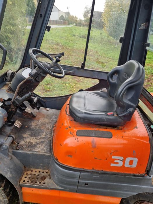 wozek widłplowy toyota 6fdf30 gazowy