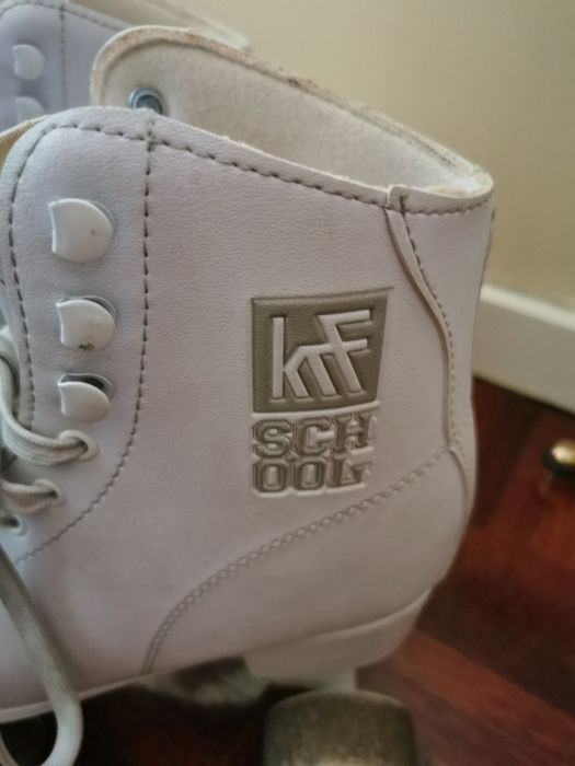 Patins de 4 rodas em bom estado