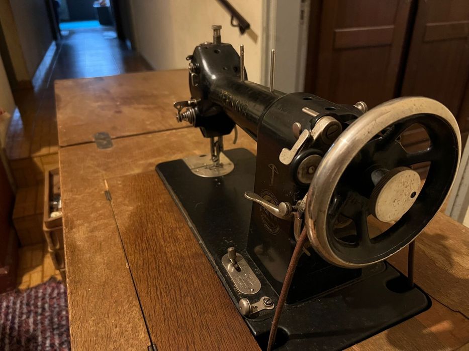 Vendo máquina de costura antiga