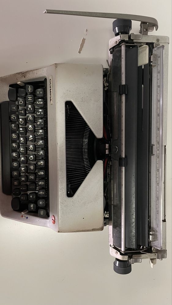 Máquina de escrever antiga