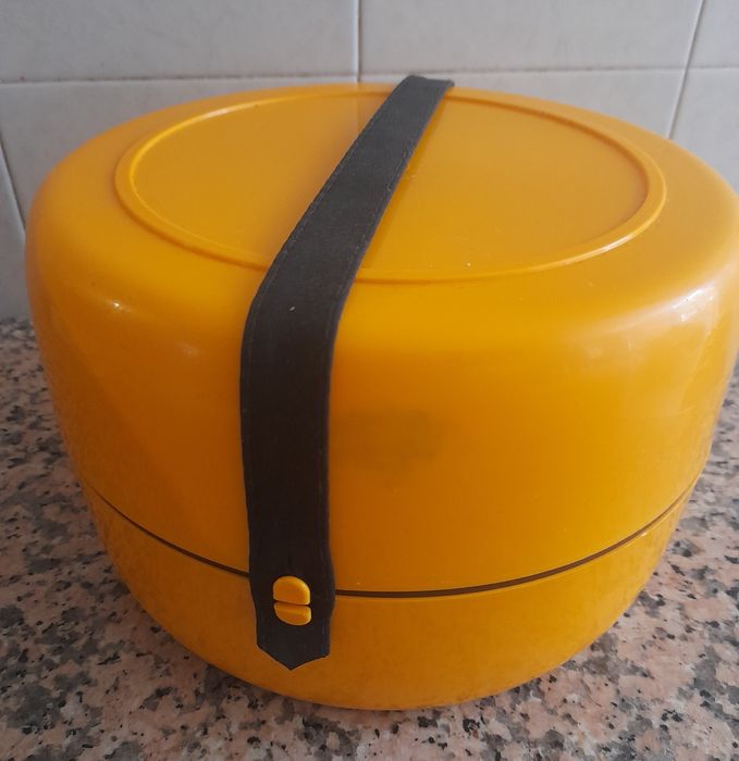 Caixa redonda  para colocar utencilios para piquenique