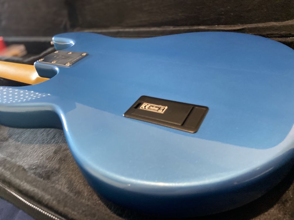 Baixo Sterling by Music Man Sting Ray 24 CA