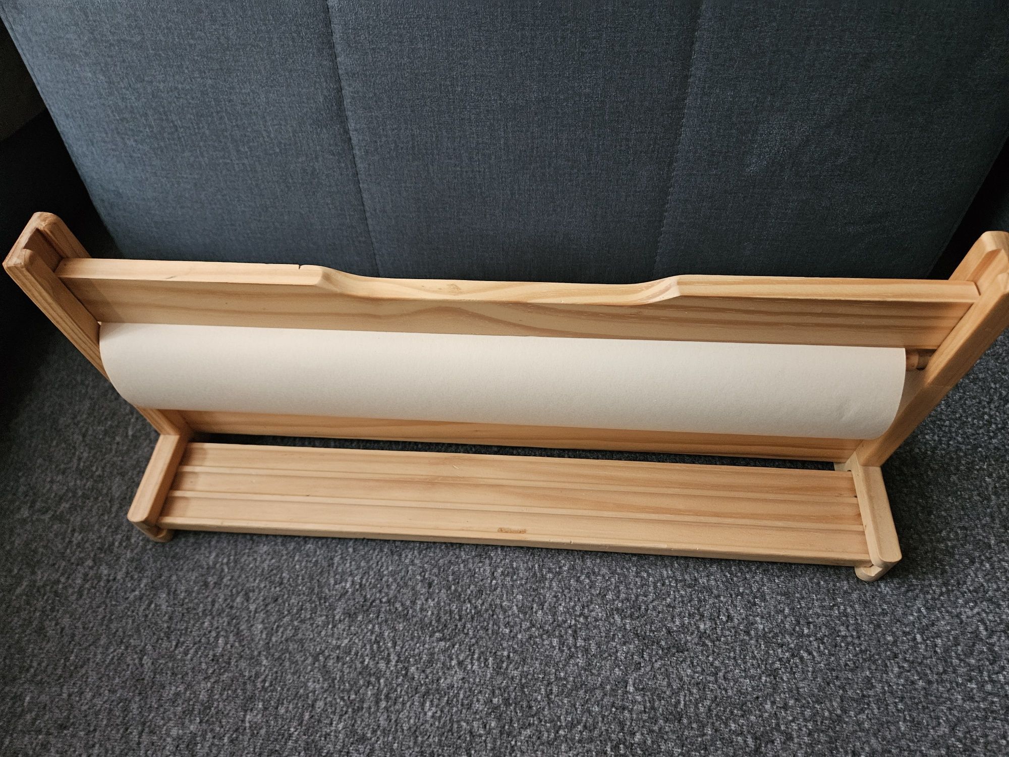Uchwyt na papier Ikea razem z rolką papieru
