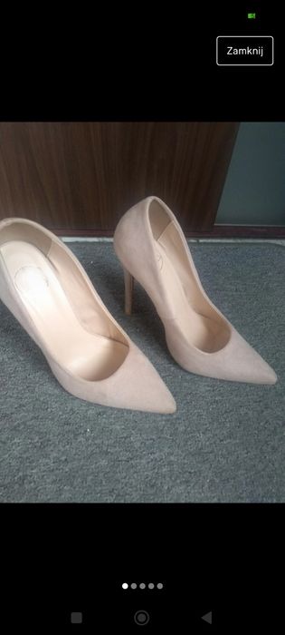 Jasnobeżowe szpilki