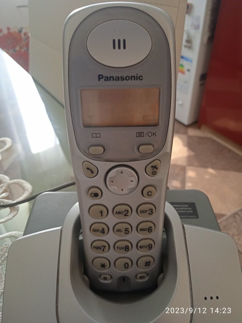Telefon stacjonarny słuchawkowy