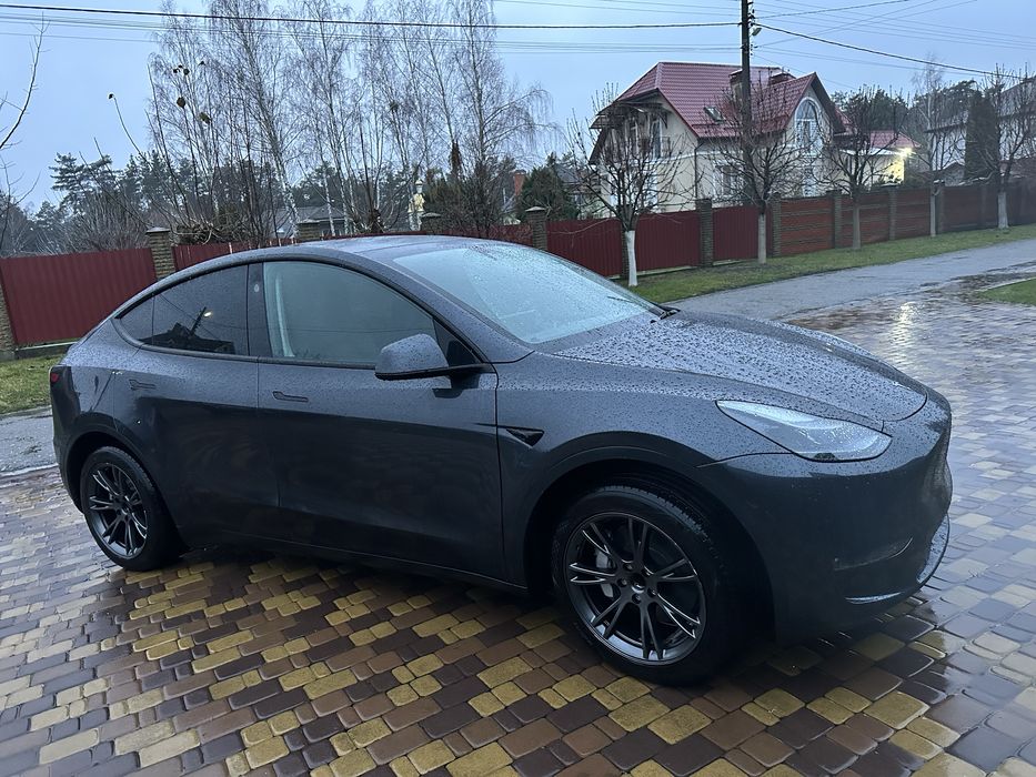Tesla Y 2024 82 kWt