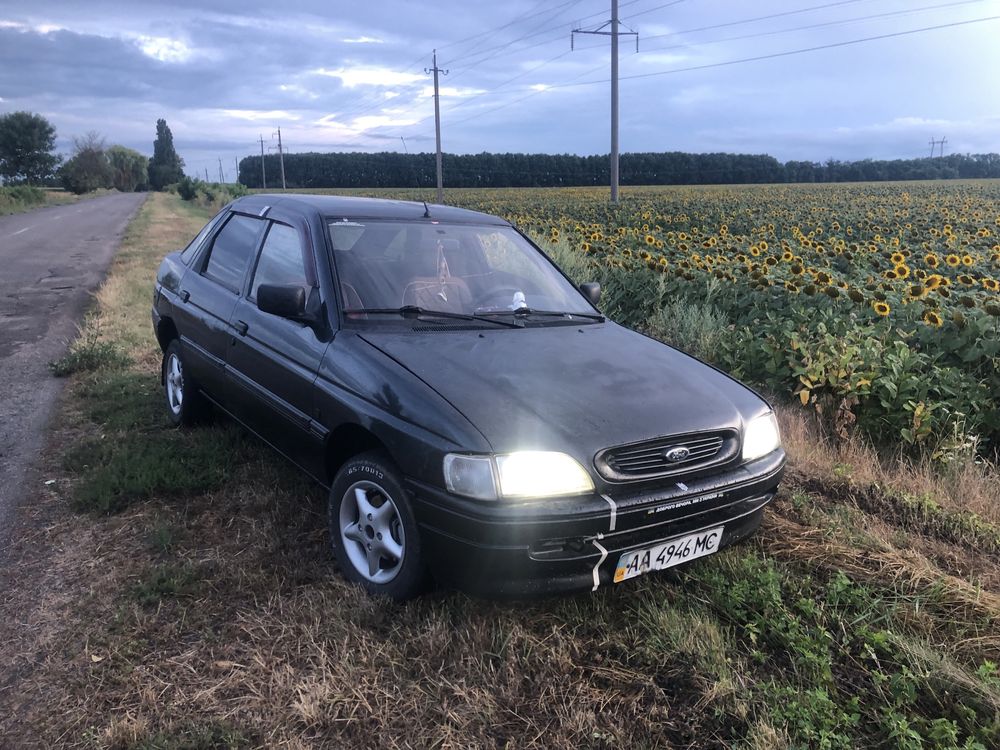 Обміняю форд ескорт
