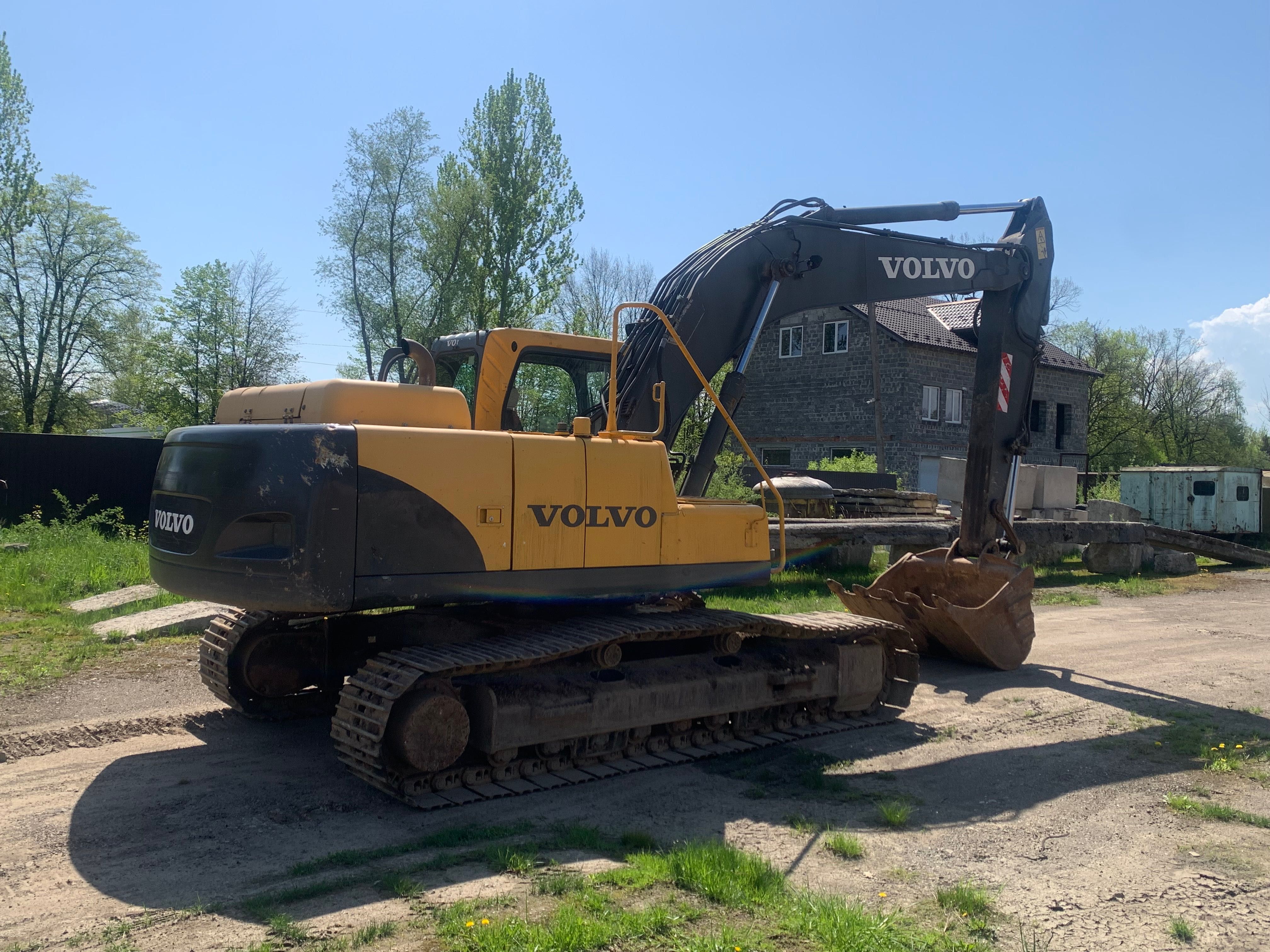 Екскаватор гусеничний Volvo EC 210 BLC