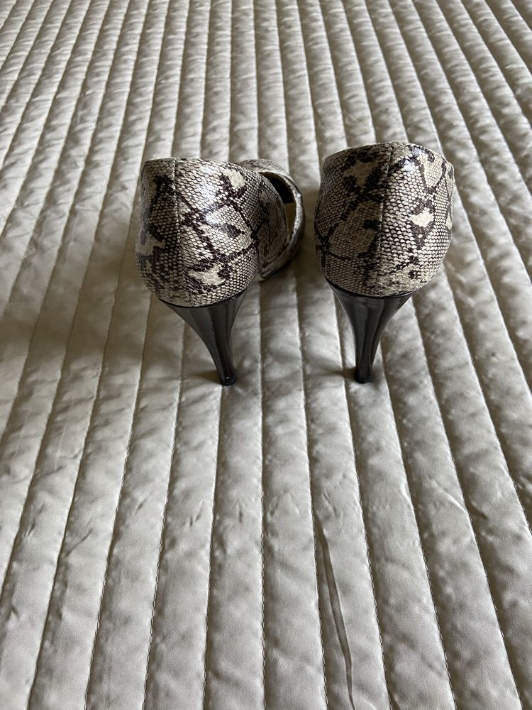 Sapatos de salto, nº 37 da Sfera femme