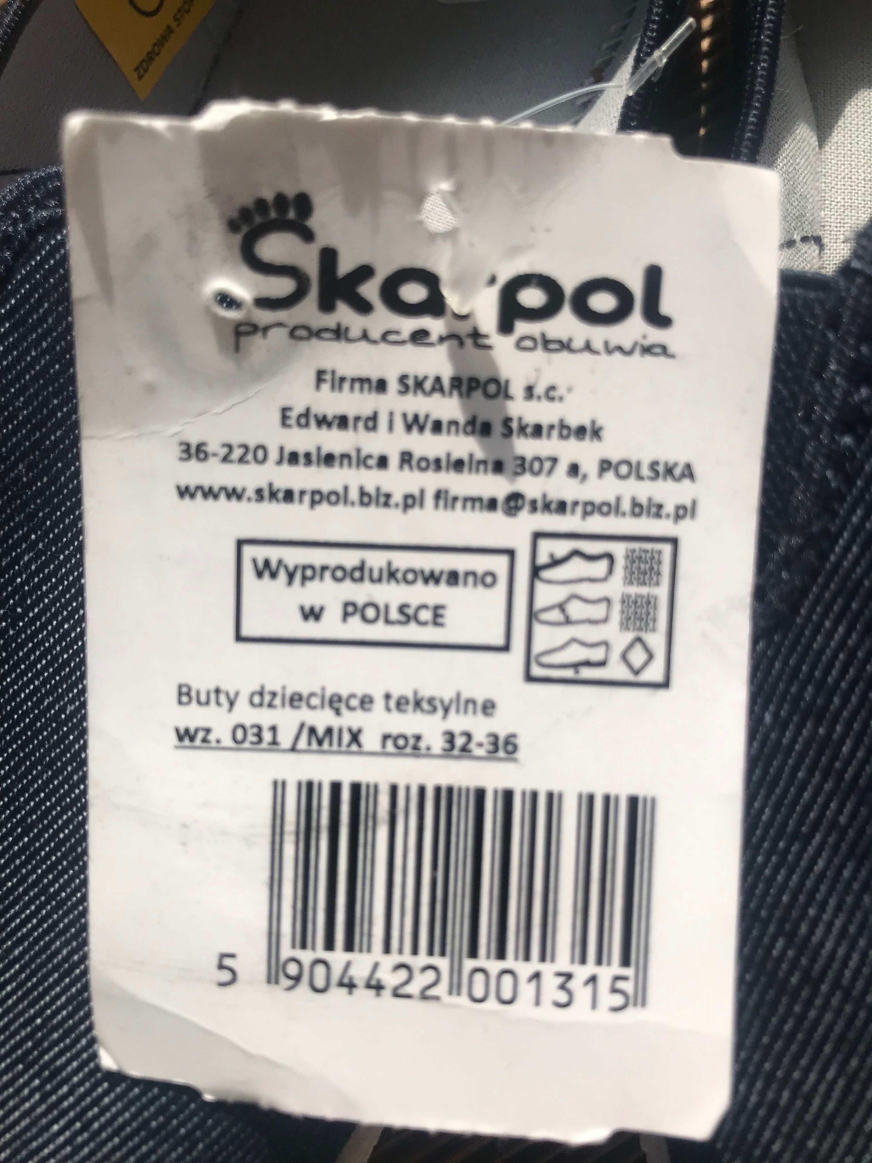 Nowe tenisowki kapcie szkolne z białą podeszwą