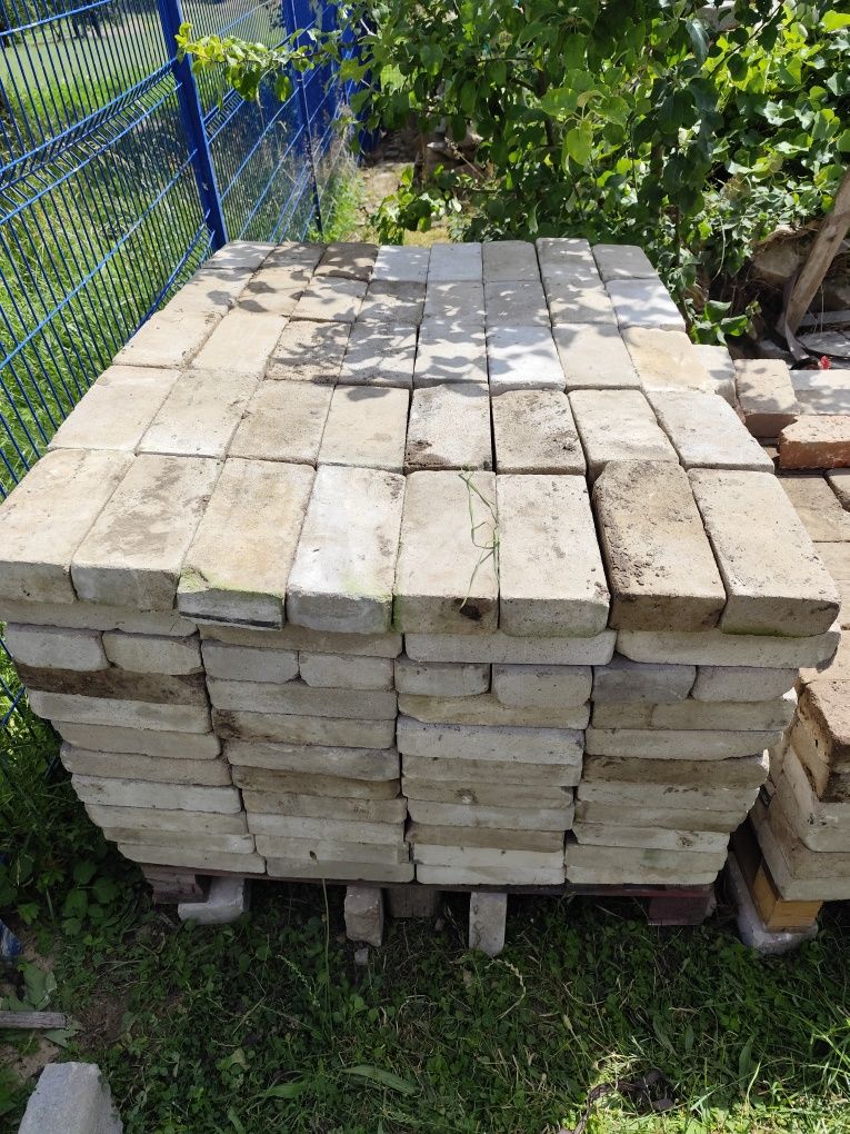 Cegła biała pełna około 600 sztuk