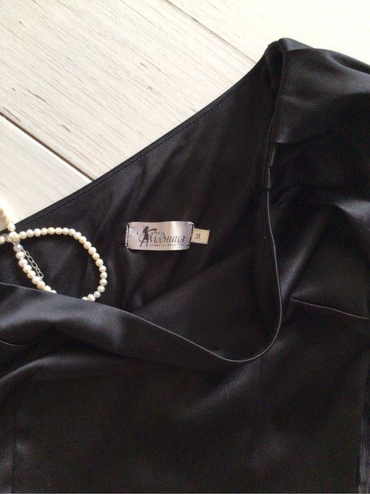 Блуза на одне плече атласна вечірня 34 хс Модниця