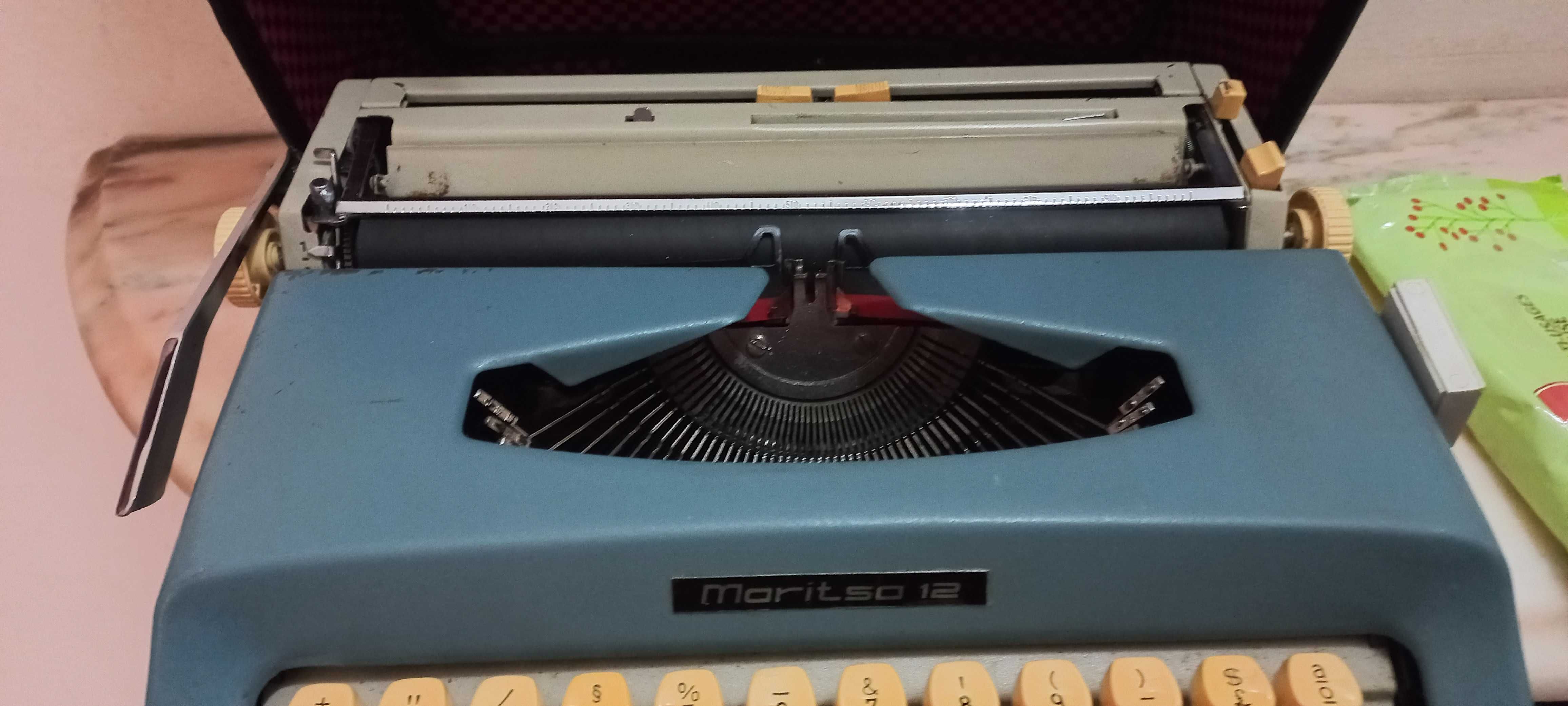 Máquina de escrever com caixa