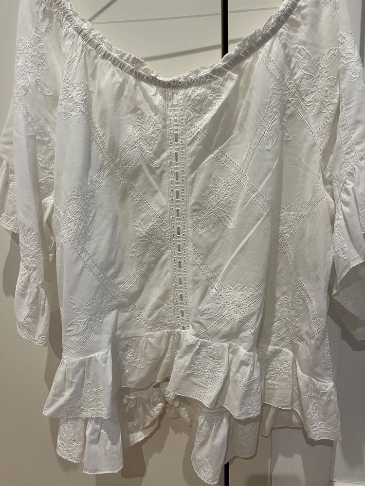 Blusa túnica com bordados