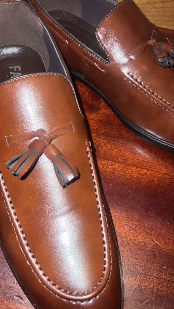 Sapatos clássicos de homem