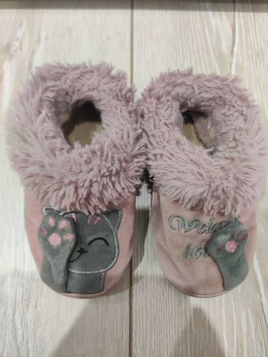Кімнатні капці на дівчинку