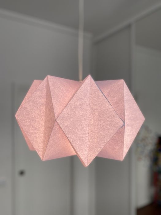 Candeeiro suspenso de papel. Origami. Teto.