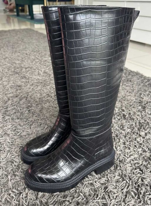 Чоботи ZARA, в жокейському стилі.