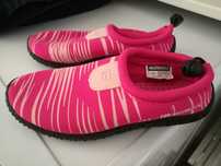 Sapatos de praia /piscina - novos sem uso!