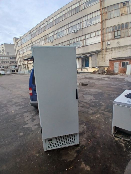 Холодильник промисловий 2 м.