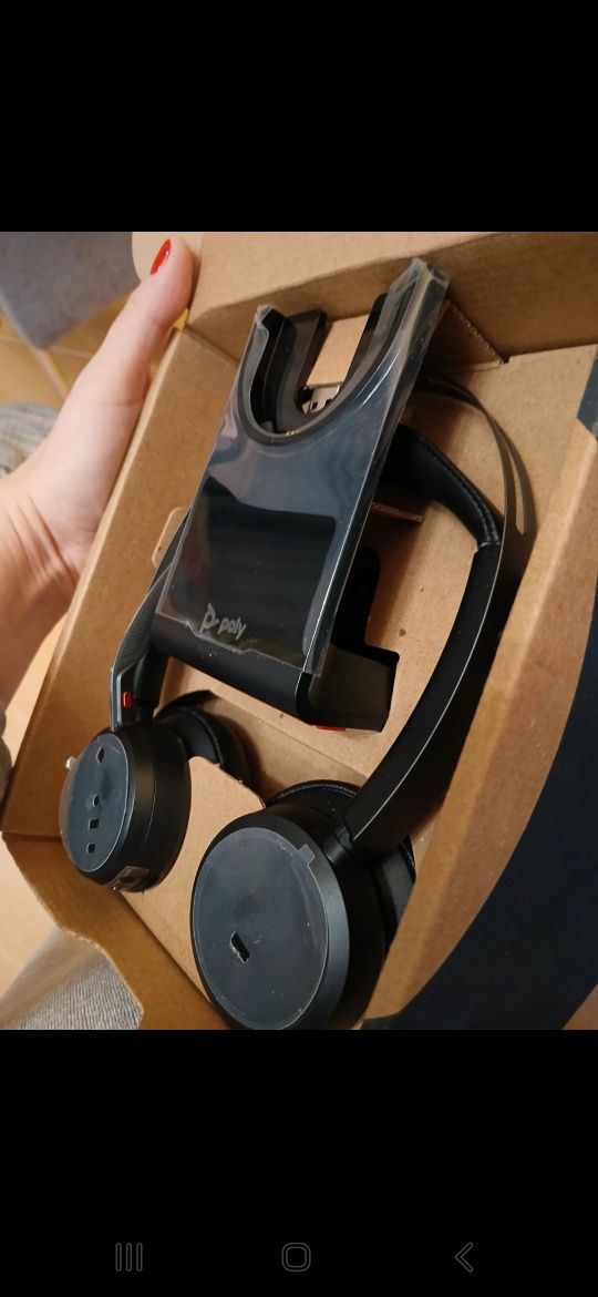 Profesjonalne Słuchawki na Bluetooth nauszne POLY Voyager Focus