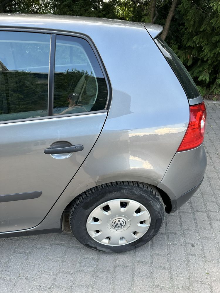 Автомобіль Volkswagen Golf 2004 1,6 Mpi