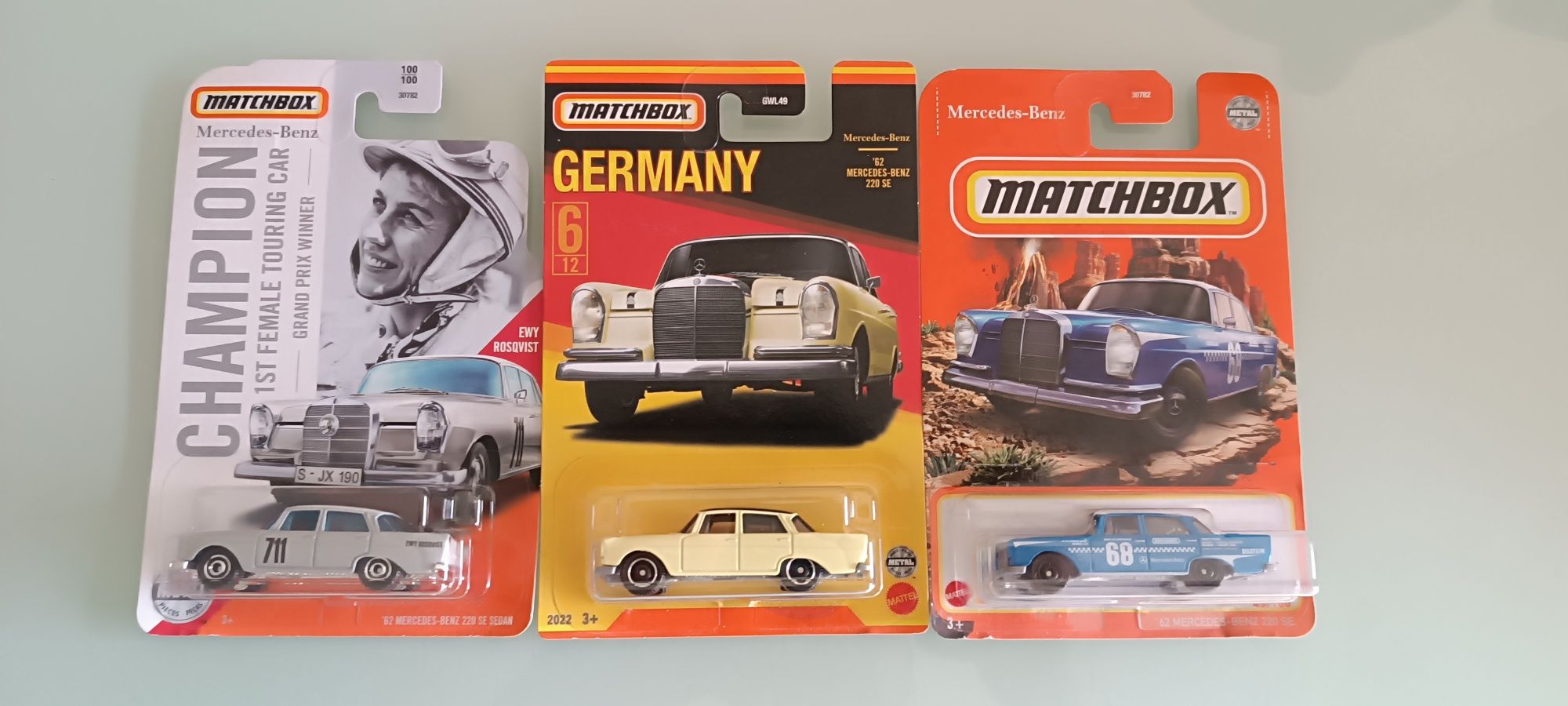 3 Mercedes 220SE
