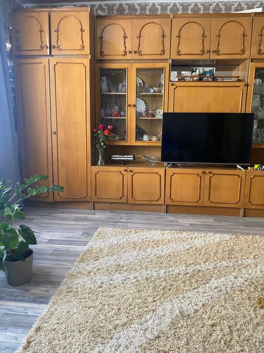 Стінка-шафа у вітальню