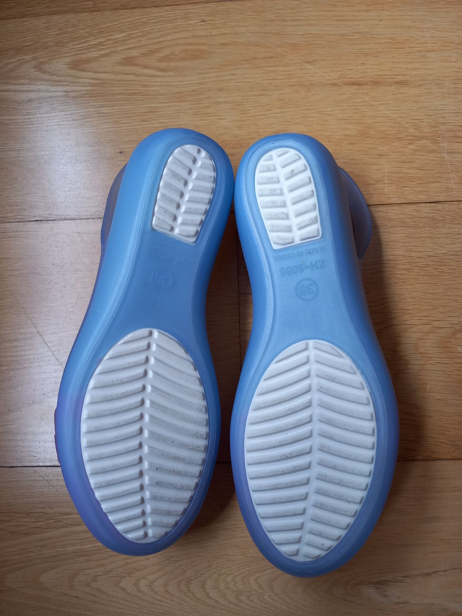 Vende-se sapatos novos, em gel, n38