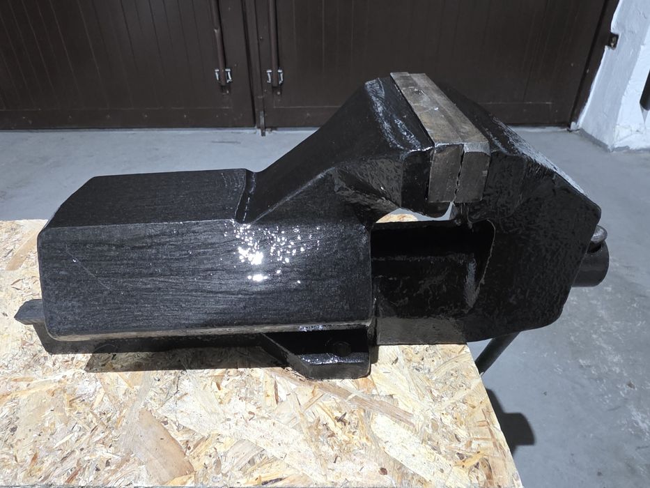 Imadło ślusarskie sztabowe Fabryka Wyrobów Kutych 150 PJWK