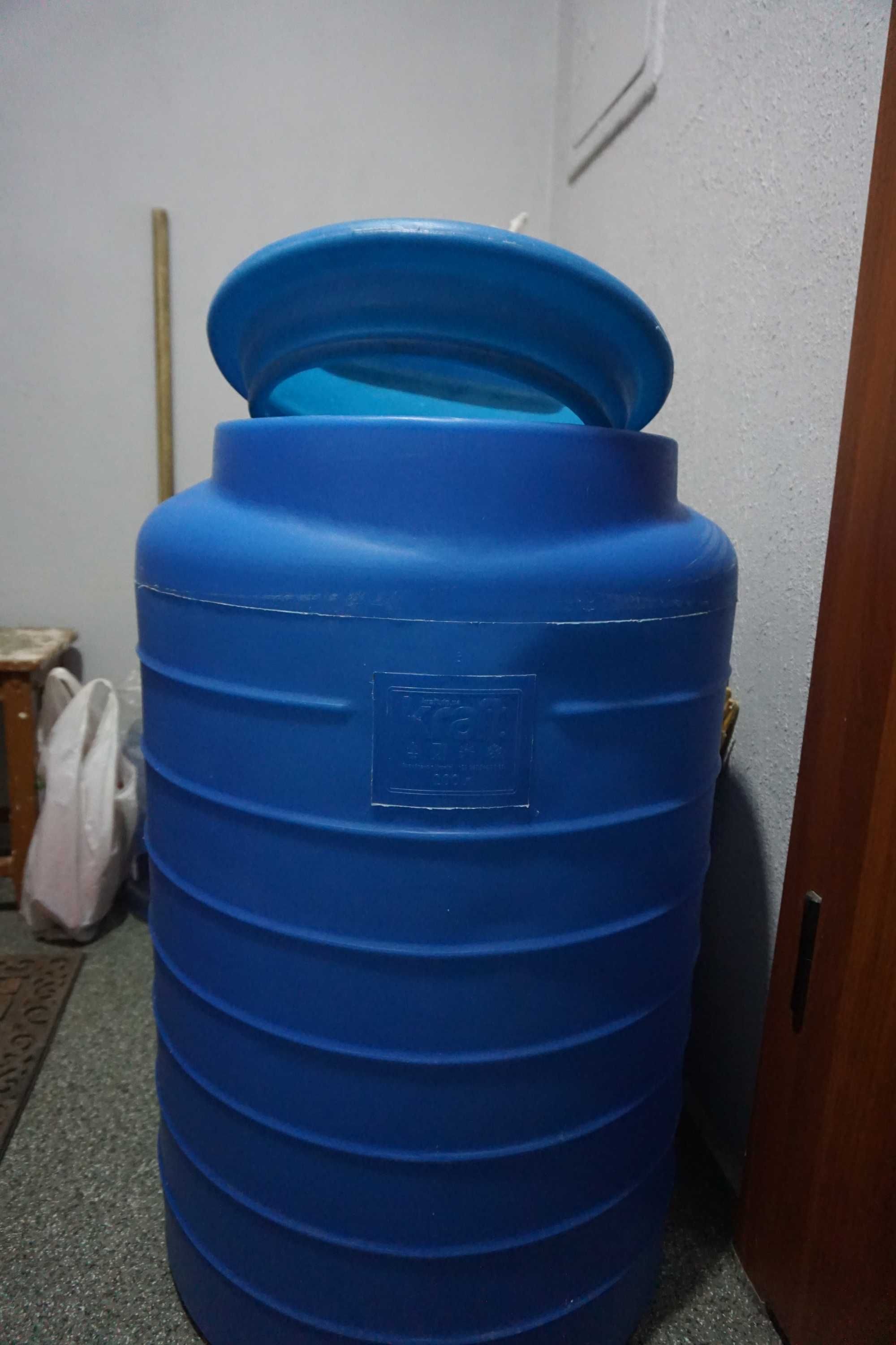 Бак, бочка, емкость для воды пластиковая 200 л, б/у