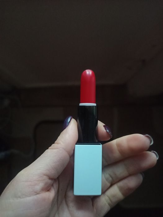 Помада Amway нова